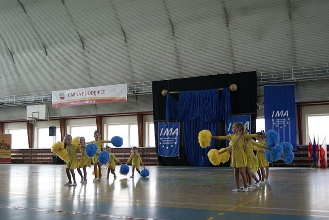 Cheerleaderki z Ostrołęki pierwsze na zawodach w Poddębicach [13.04.2013] - zdjęcie #7 - eOstroleka.pl