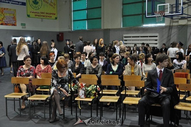Uroczyste zakończenie roku szkolnego w III LO w Ostrołęce [25.04.2013] - zdjęcie #24 - eOstroleka.pl
