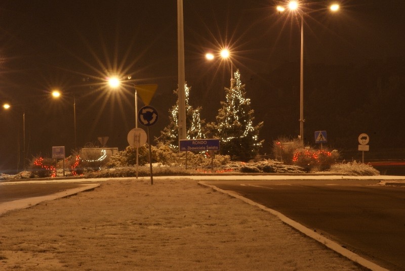 Świąteczna Ostrołęka nocą (2.01.2009) - zdjęcie #5 - eOstroleka.pl