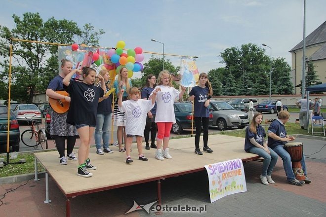 Festyn parafialny „Dobrej zabawy dla całej rodziny” [02.06.2013] - zdjęcie #1 - eOstroleka.pl
