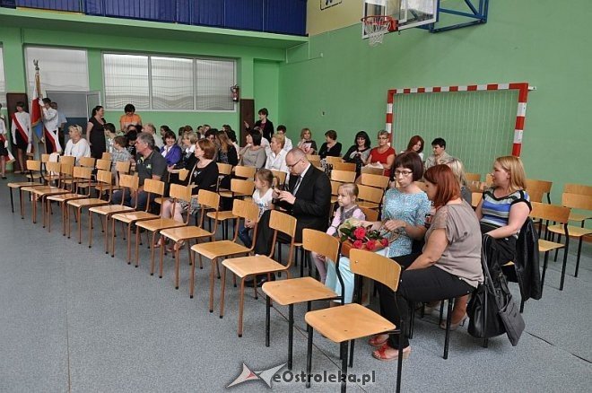 Uroczyste zakończenie roku szkolnego w Szkole Podstawowej nr 2 - zdjęcie #4 - eOstroleka.pl