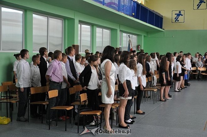 Uroczyste zakończenie roku szkolnego w Szkole Podstawowej nr 2 - zdjęcie #8 - eOstroleka.pl
