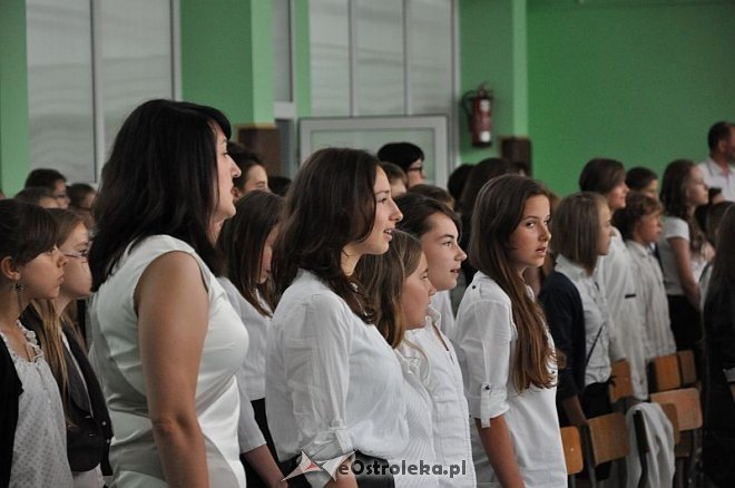 Uroczyste zakończenie roku szkolnego w Szkole Podstawowej nr 2 - zdjęcie #11 - eOstroleka.pl