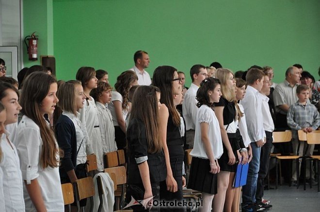 Uroczyste zakończenie roku szkolnego w Szkole Podstawowej nr 2 - zdjęcie #15 - eOstroleka.pl