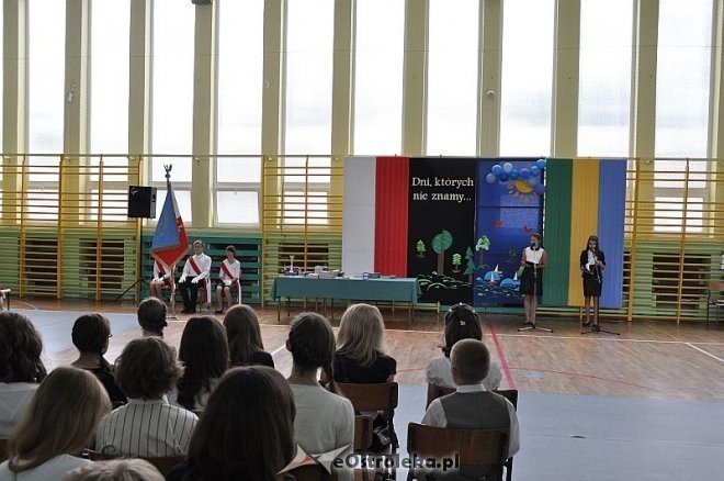 Uroczyste zakończenie roku szkolnego w Szkole Podstawowej nr 2 - zdjęcie #18 - eOstroleka.pl