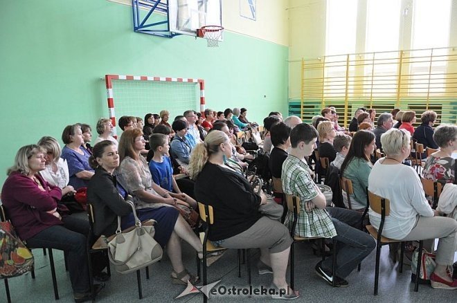 Uroczyste zakończenie roku szkolnego w Szkole Podstawowej nr 2 - zdjęcie #21 - eOstroleka.pl