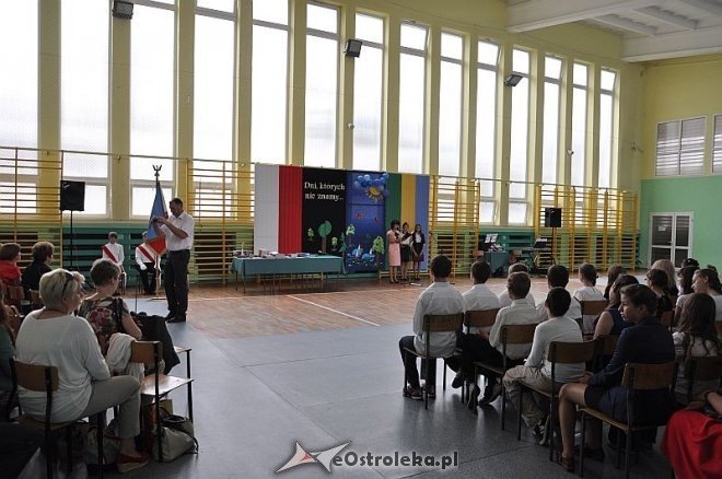 Uroczyste zakończenie roku szkolnego w Szkole Podstawowej nr 2 - zdjęcie #24 - eOstroleka.pl