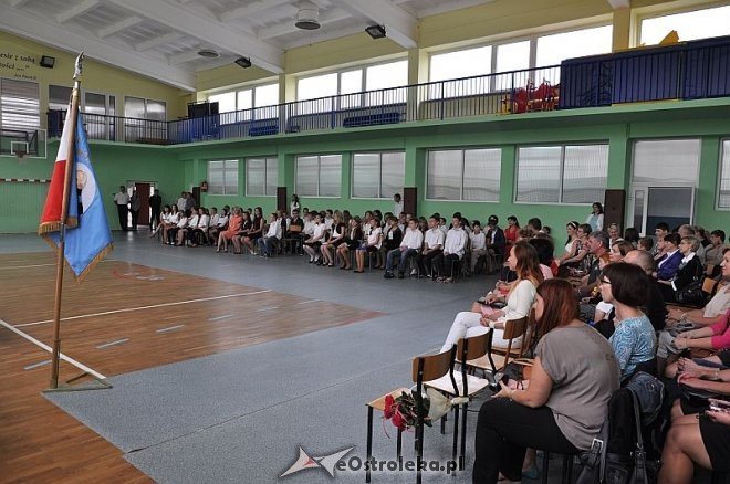 Uroczyste zakończenie roku szkolnego w Szkole Podstawowej nr 2 - zdjęcie #27 - eOstroleka.pl