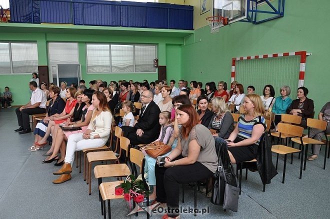 Uroczyste zakończenie roku szkolnego w Szkole Podstawowej nr 2 - zdjęcie #28 - eOstroleka.pl