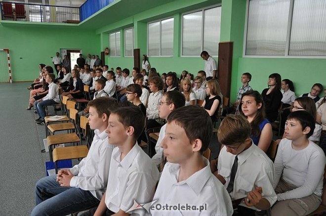 Uroczyste zakończenie roku szkolnego w Szkole Podstawowej nr 2 - zdjęcie #34 - eOstroleka.pl
