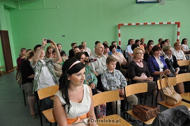 Uroczyste zakończenie roku szkolnego w Szkole Podstawowej nr 2 - zdjęcie #35 - eOstroleka.pl