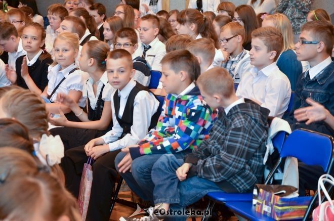 Zakończenie roku szkolnego w Szkole Podstawowej nr 10 - zdjęcie #25 - eOstroleka.pl