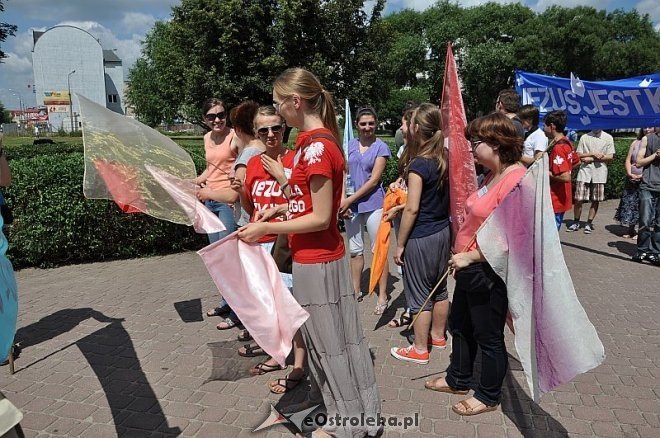 Marsz dla Jezusa ulicami Ostrołęki [18.07.2013] - zdjęcie #5 - eOstroleka.pl