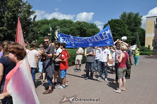 Marsz dla Jezusa ulicami Ostrołęki [18.07.2013] - zdjęcie #6 - eOstroleka.pl