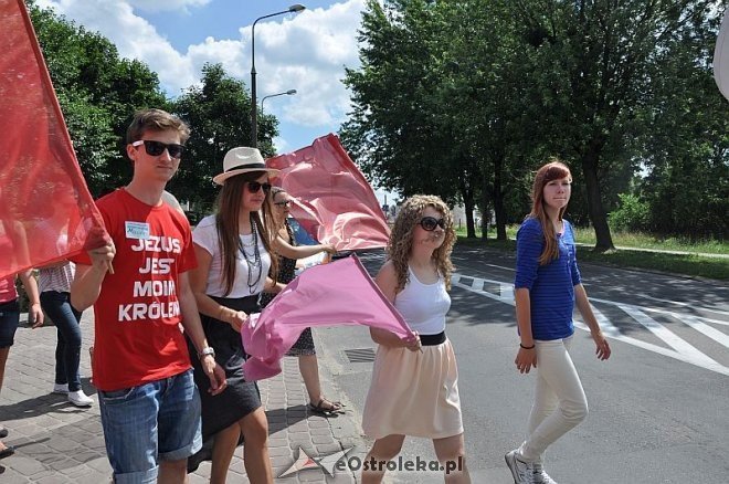Marsz dla Jezusa ulicami Ostrołęki [18.07.2013] - zdjęcie #14 - eOstroleka.pl