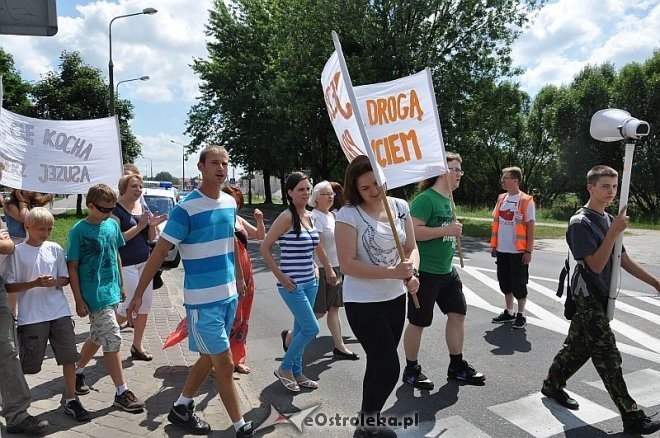 Marsz dla Jezusa ulicami Ostrołęki [18.07.2013] - zdjęcie #24 - eOstroleka.pl