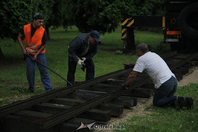 Zabytkowa lokomotywa już jest w Ostrołęce [19.07.2013] - zdjęcie #35 - eOstroleka.pl