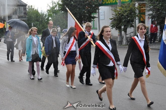 40 – lecie nadania imienia i uroczyste nadanie sztandaru szkole w Goworowie [03.09.2013] - zdjęcie #17 - eOstroleka.pl