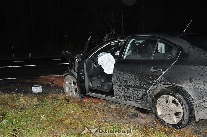 Wypadek w Laskowcu: Ciężarówka wjechała w auto osobowe. Jedna osoba trafiła do szpitala [18.10.2013] - zdjęcie #20 - eOstroleka.pl