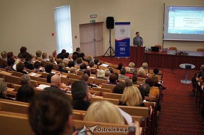 „Bezpieczeństwo w szkole a zagrożenia w środowisku lokalnym” - konferencja w Wyższej Szkole Administracji Publicznej [14.11.2013] - zdjęcie #5 - eOstroleka.pl