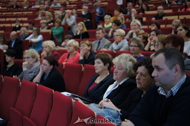 „Bezpieczeństwo w szkole a zagrożenia w środowisku lokalnym” - konferencja w Wyższej Szkole Administracji Publicznej [14.11.2013] - zdjęcie #12 - eOstroleka.pl