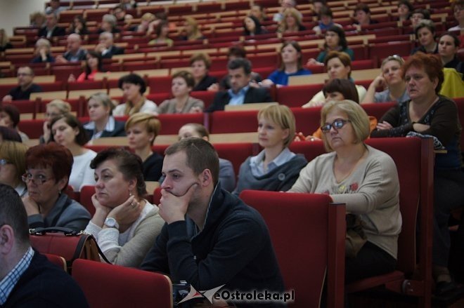 „Bezpieczeństwo w szkole a zagrożenia w środowisku lokalnym” - konferencja w Wyższej Szkole Administracji Publicznej [14.11.2013] - zdjęcie #13 - eOstroleka.pl