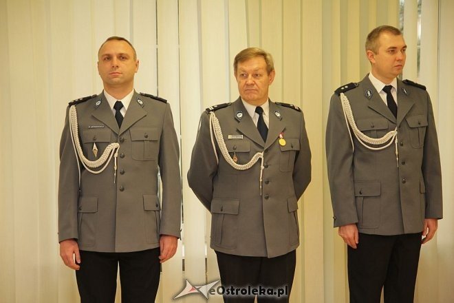 Ostrołęka: Zasłużeni policjanci odznaczeni przez komendanta wojewódzkiego [14.11.2013] - zdjęcie #3 - eOstroleka.pl