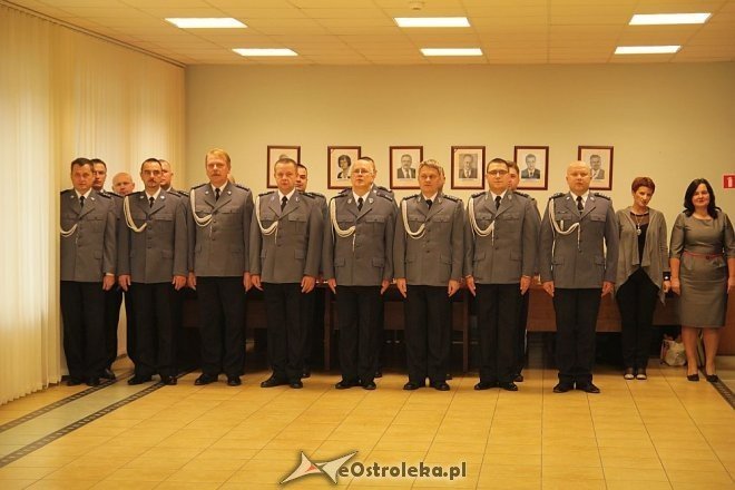 Ostrołęka: Zasłużeni policjanci odznaczeni przez komendanta wojewódzkiego [14.11.2013] - zdjęcie #10 - eOstroleka.pl