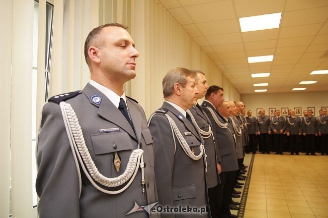 Ostrołęka: Zasłużeni policjanci odznaczeni przez komendanta wojewódzkiego [14.11.2013] - zdjęcie #14 - eOstroleka.pl