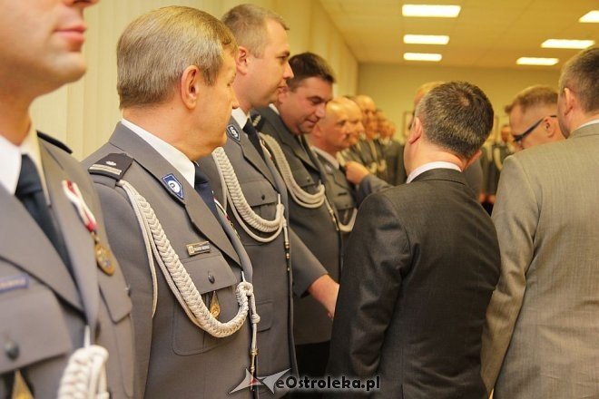 Ostrołęka: Zasłużeni policjanci odznaczeni przez komendanta wojewódzkiego [14.11.2013] - zdjęcie #24 - eOstroleka.pl