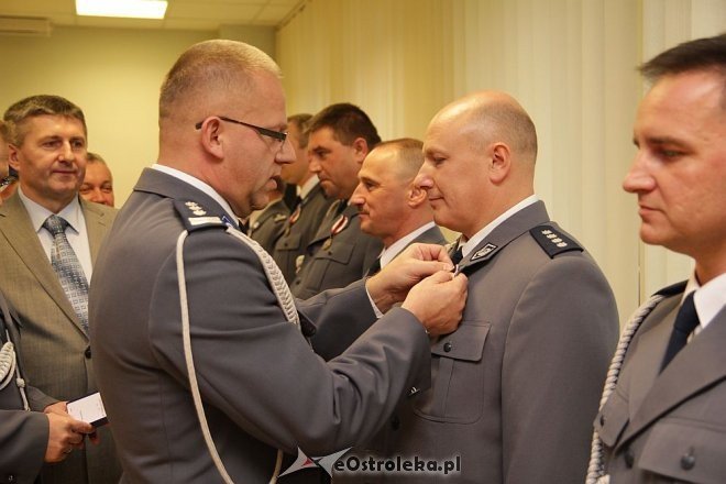Ostrołęka: Zasłużeni policjanci odznaczeni przez komendanta wojewódzkiego [14.11.2013] - zdjęcie #26 - eOstroleka.pl