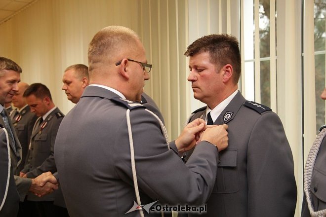 Ostrołęka: Zasłużeni policjanci odznaczeni przez komendanta wojewódzkiego [14.11.2013] - zdjęcie #32 - eOstroleka.pl