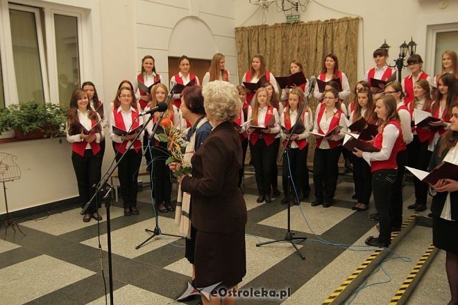 Jubileusz 25-lecia II LO w Ostrołęce: Koncert chóru Cantillena [16.11.2013] - zdjęcie #27 - eOstroleka.pl