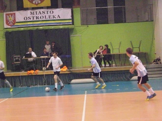 1. kolejka Nocnej Ligi Futsalu (22.11.2013) - zdjęcie #12 - eOstroleka.pl