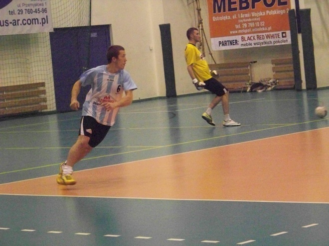 1. kolejka Nocnej Ligi Futsalu (22.11.2013) - zdjęcie #14 - eOstroleka.pl