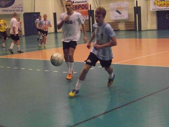 1. kolejka Nocnej Ligi Futsalu (22.11.2013) - zdjęcie #21 - eOstroleka.pl