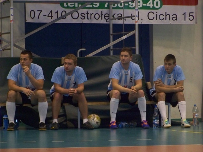 1. kolejka Nocnej Ligi Futsalu (22.11.2013) - zdjęcie #28 - eOstroleka.pl