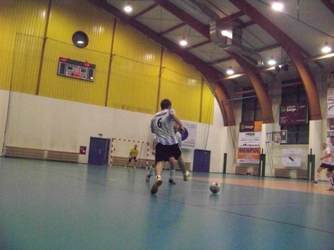 1. kolejka Nocnej Ligi Futsalu (22.11.2013) - zdjęcie #32 - eOstroleka.pl