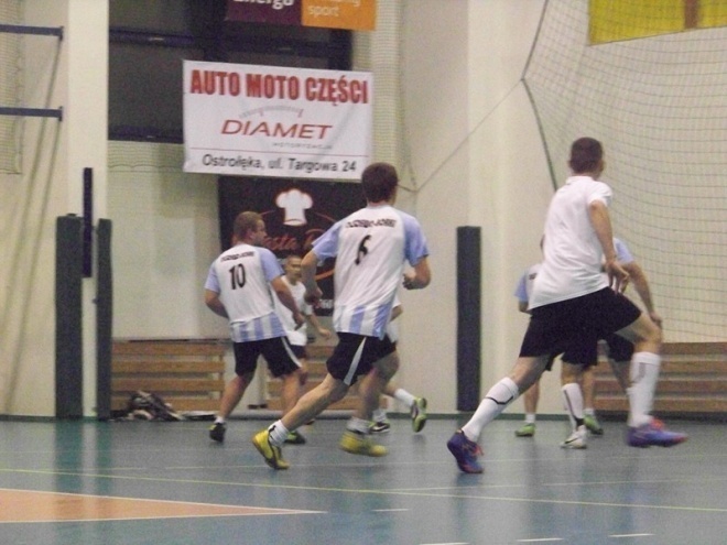 1. kolejka Nocnej Ligi Futsalu (22.11.2013) - zdjęcie #39 - eOstroleka.pl