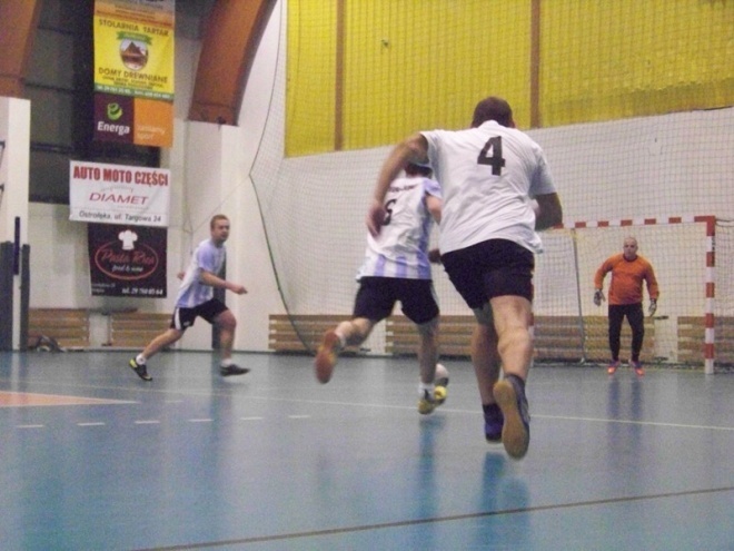 1. kolejka Nocnej Ligi Futsalu (22.11.2013) - zdjęcie #43 - eOstroleka.pl