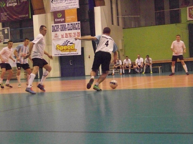 1. kolejka Nocnej Ligi Futsalu (22.11.2013) - zdjęcie #44 - eOstroleka.pl
