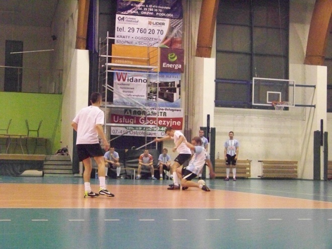1. kolejka Nocnej Ligi Futsalu (22.11.2013) - zdjęcie #49 - eOstroleka.pl