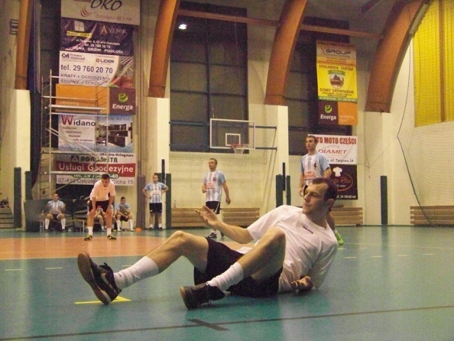 1. kolejka Nocnej Ligi Futsalu (22.11.2013) - zdjęcie #58 - eOstroleka.pl