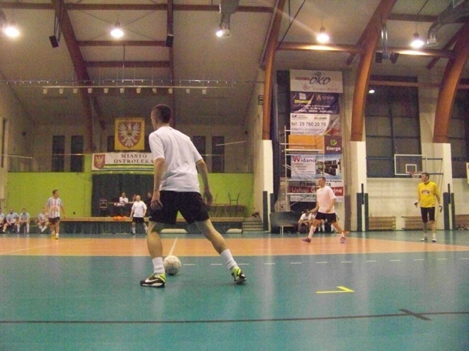 1. kolejka Nocnej Ligi Futsalu (22.11.2013) - zdjęcie #62 - eOstroleka.pl