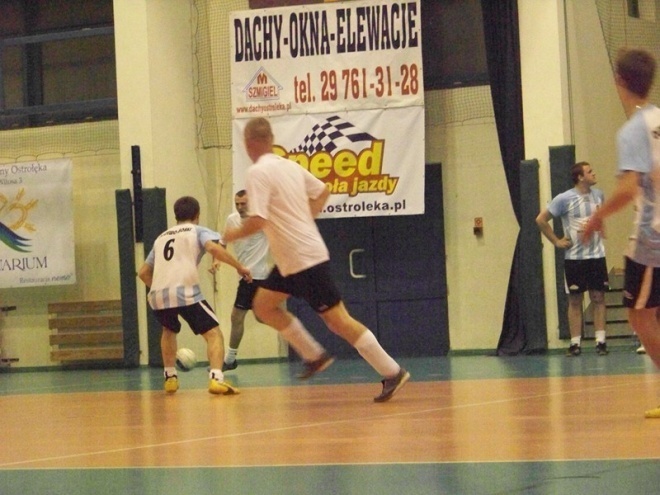 1. kolejka Nocnej Ligi Futsalu (22.11.2013) - zdjęcie #64 - eOstroleka.pl