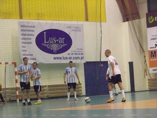 1. kolejka Nocnej Ligi Futsalu (22.11.2013) - zdjęcie #66 - eOstroleka.pl
