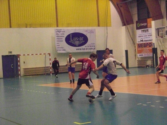 1. kolejka Nocnej Ligi Futsalu (22.11.2013) - zdjęcie #18 - eOstroleka.pl