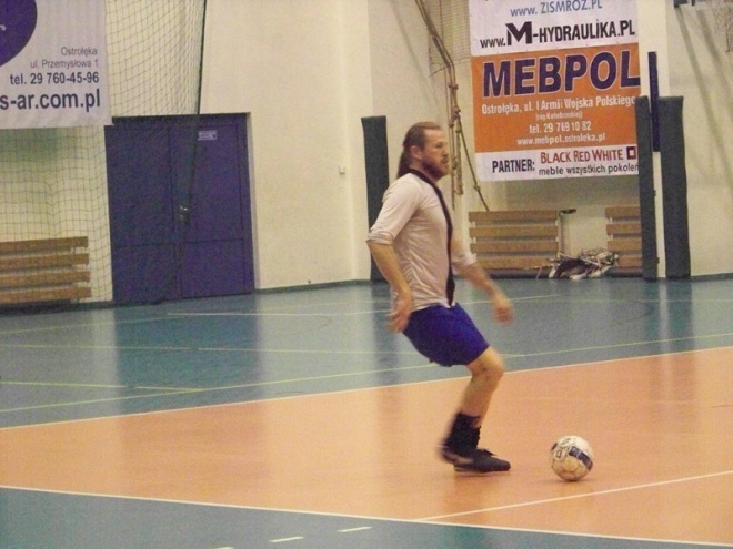 1. kolejka Nocnej Ligi Futsalu (22.11.2013) - zdjęcie #22 - eOstroleka.pl