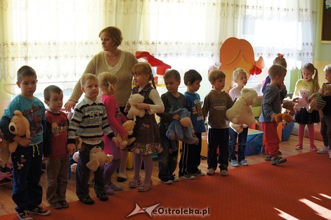 Przedszkolaków z „siedemnastki” odwiedziły pluszowe misie [25.11.2013] - zdjęcie #7 - eOstroleka.pl