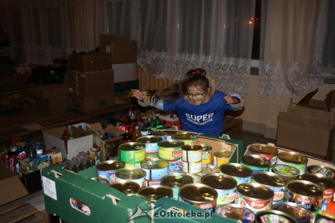 Ostrołęka: Blisko tysiąc wolontariuszy zebrało już ponad 9 ton żywności [30.11.2013] - zdjęcie #33 - eOstroleka.pl